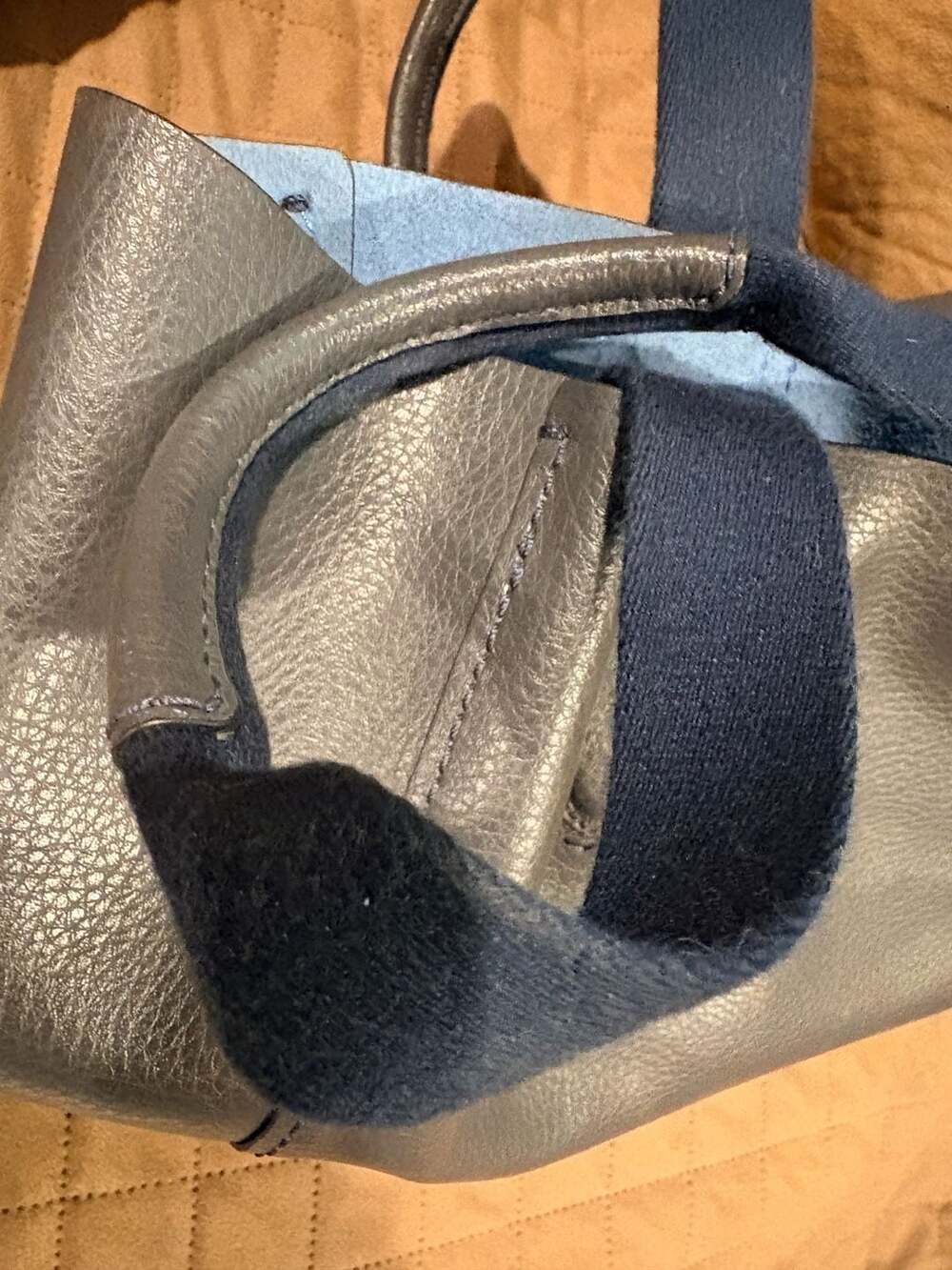 Coach Navy Blue Tote/Purse/Handbag in Like New condition. - Picture 6 of 14